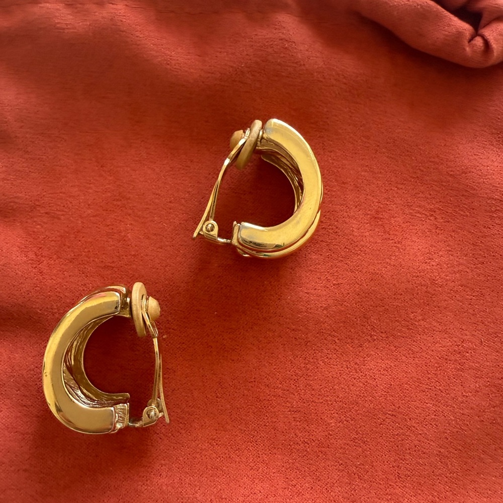 Givenchy clip on gold earrings - Picture 7 of 8